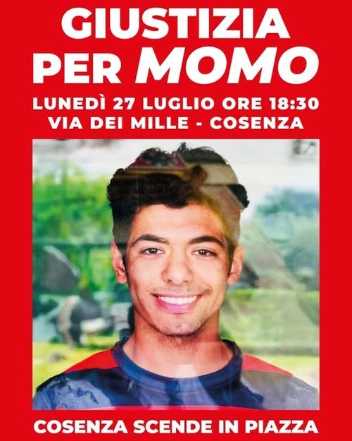 Manifestazione per Momo